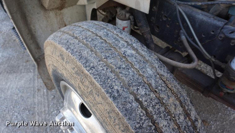 image for item DB0371 1998 International 4900 digger derrick truck