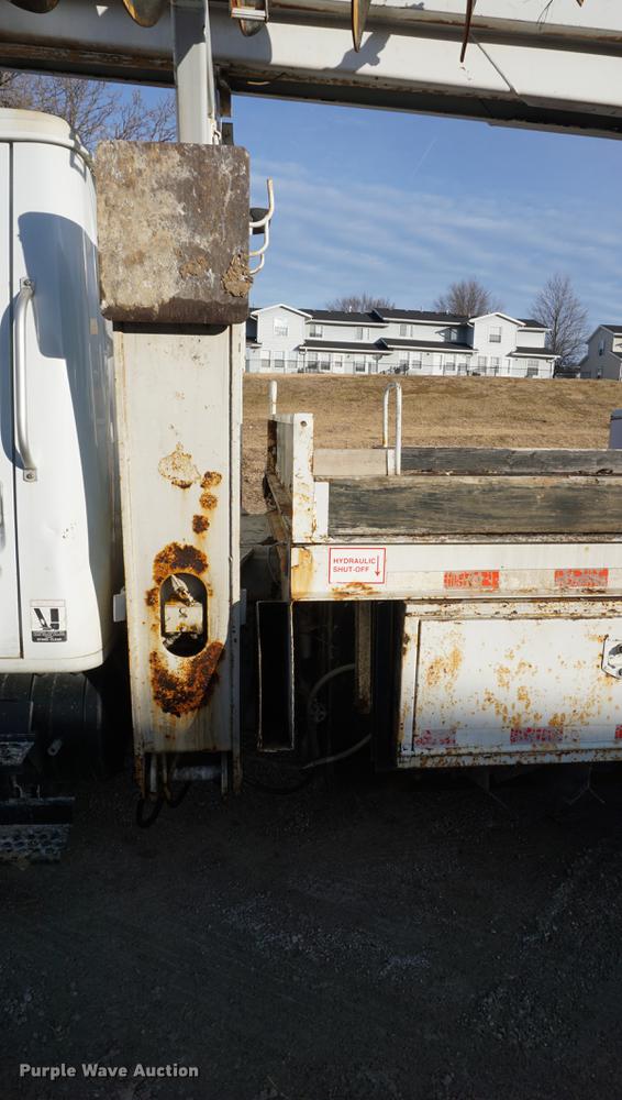 image for item DB0371 1998 International 4900 digger derrick truck