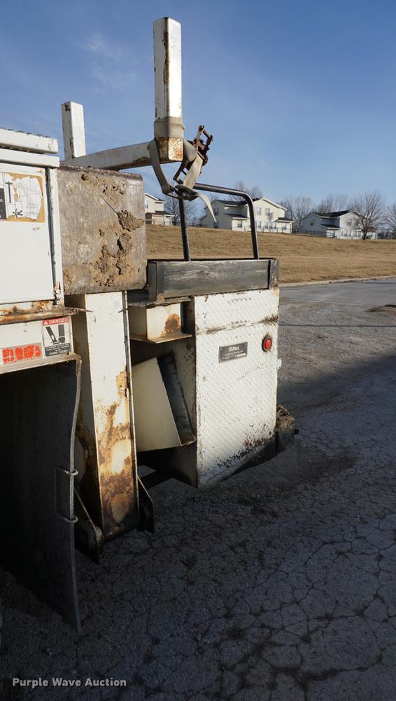 image for item DB0371 1998 International 4900 digger derrick truck