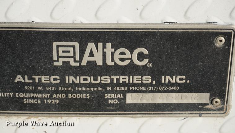 image for item DB0371 1998 International 4900 digger derrick truck