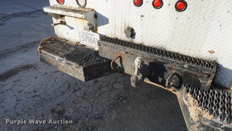 image for item DB0371 1998 International 4900 digger derrick truck