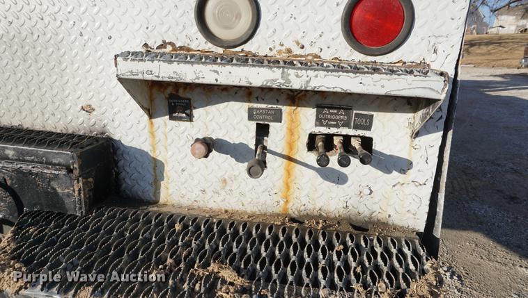 image for item DB0371 1998 International 4900 digger derrick truck