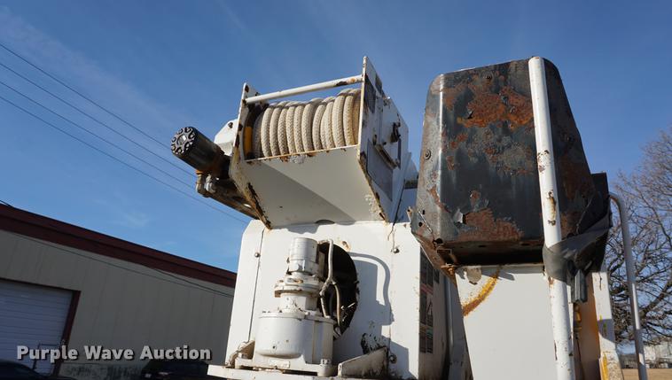 image for item DB0371 1998 International 4900 digger derrick truck