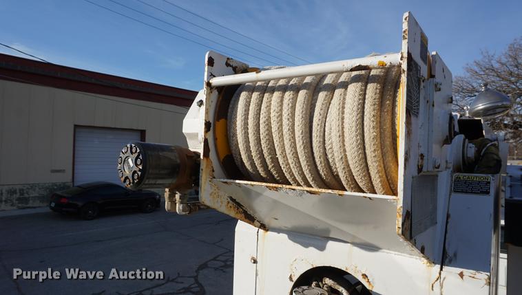 image for item DB0371 1998 International 4900 digger derrick truck