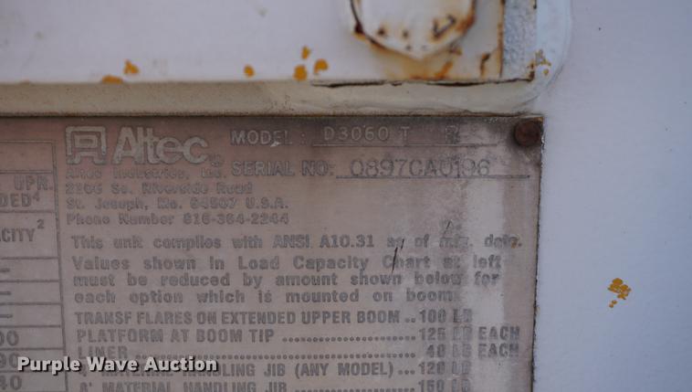 image for item DB0371 1998 International 4900 digger derrick truck