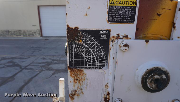 image for item DB0371 1998 International 4900 digger derrick truck