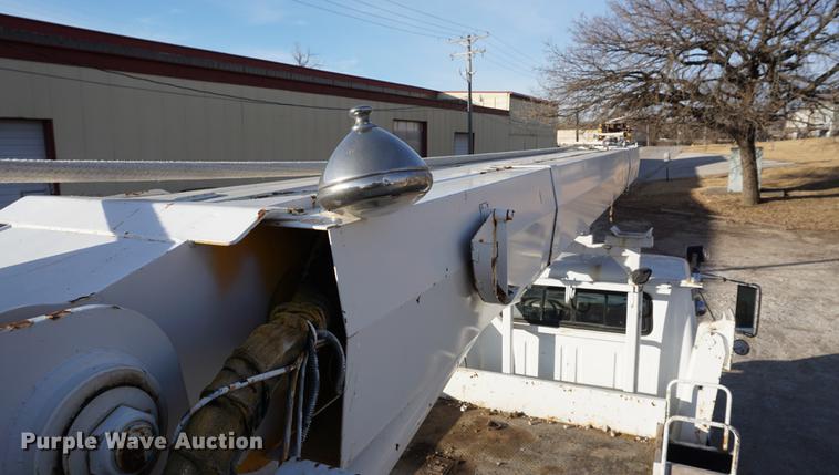 image for item DB0371 1998 International 4900 digger derrick truck