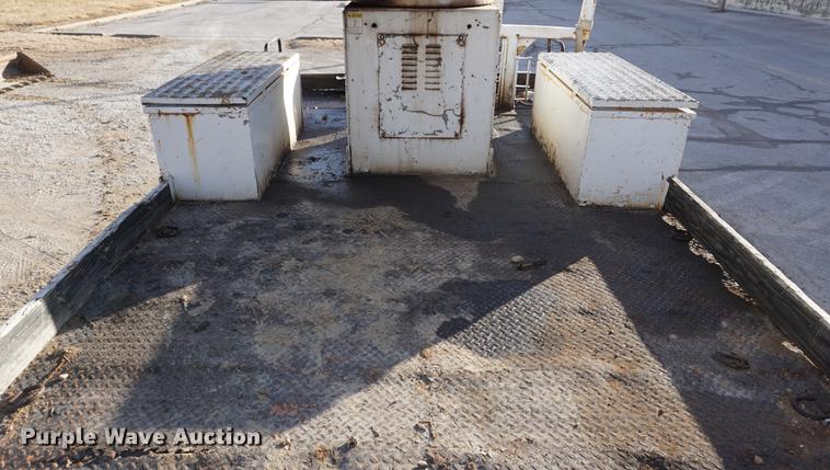 image for item DB0371 1998 International 4900 digger derrick truck