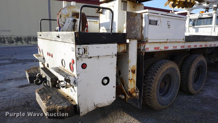 image for item DB0371 1998 International 4900 digger derrick truck