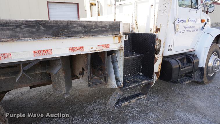 image for item DB0371 1998 International 4900 digger derrick truck