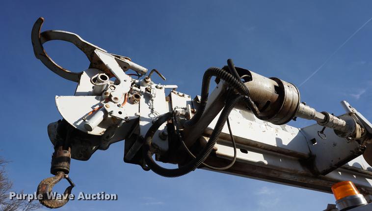 image for item DB0371 1998 International 4900 digger derrick truck