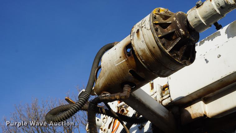 image for item DB0371 1998 International 4900 digger derrick truck