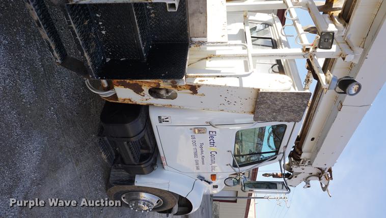 image for item DB0371 1998 International 4900 digger derrick truck