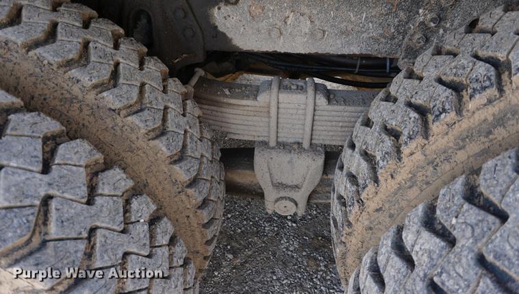 image for item DB0371 1998 International 4900 digger derrick truck