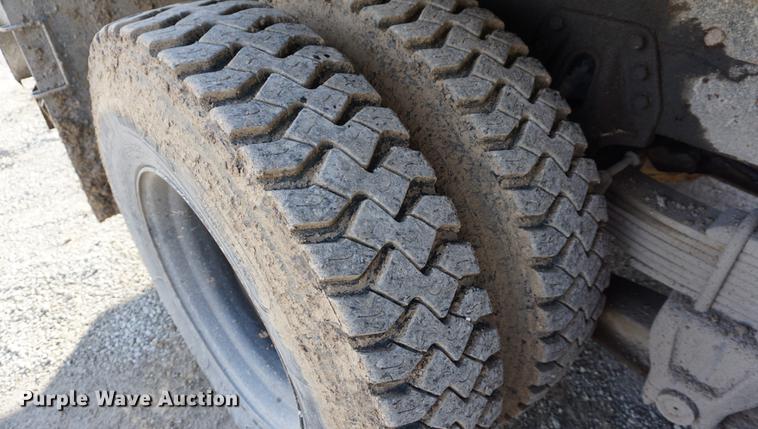 image for item DB0371 1998 International 4900 digger derrick truck