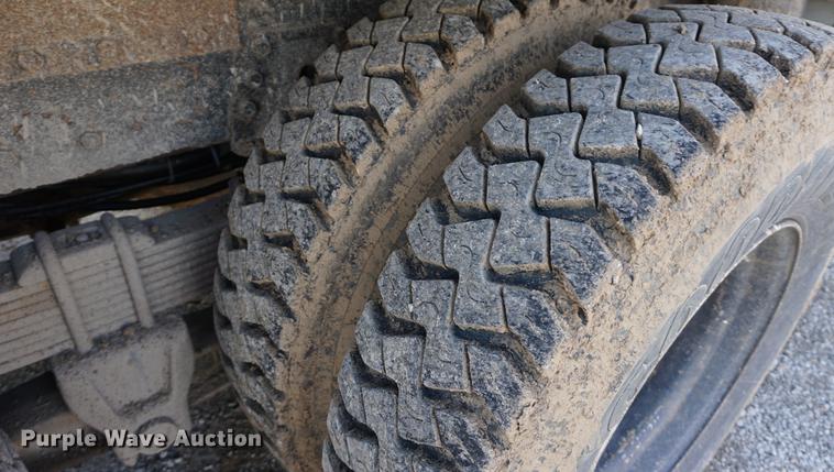 image for item DB0371 1998 International 4900 digger derrick truck