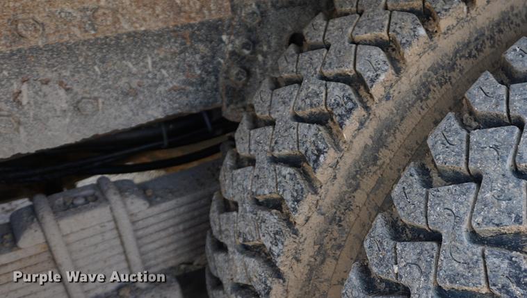 image for item DB0371 1998 International 4900 digger derrick truck