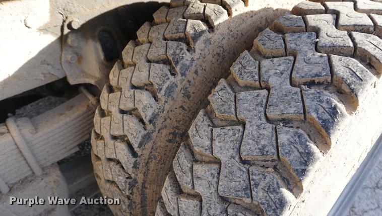 image for item DB0371 1998 International 4900 digger derrick truck