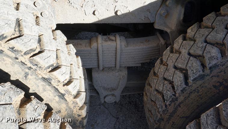 image for item DB0371 1998 International 4900 digger derrick truck