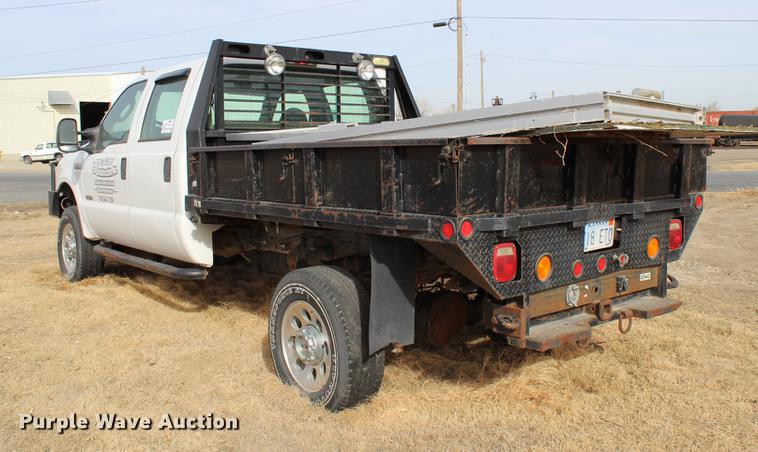 image for item DB6621 2007 Ford F350 Super Duty Crew Cab flatbed pickup truck