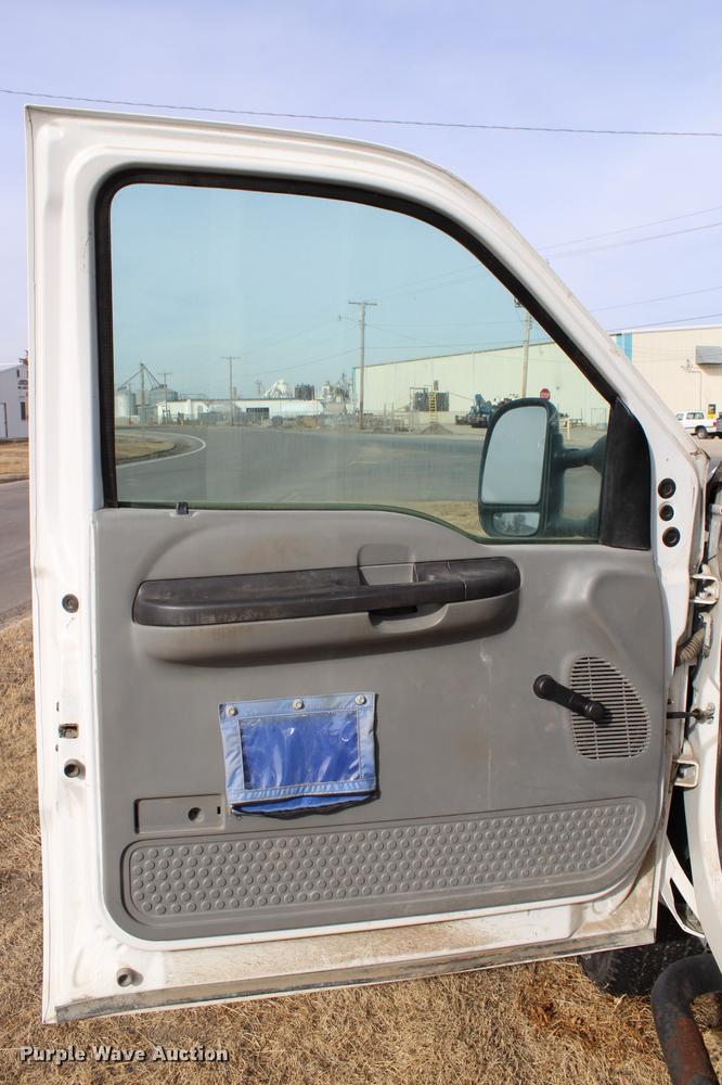 image for item DB6621 2007 Ford F350 Super Duty Crew Cab flatbed pickup truck