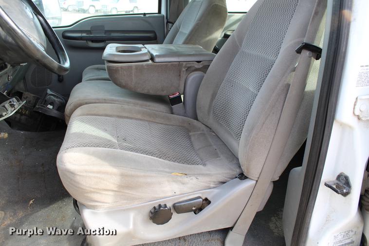 image for item DB6621 2007 Ford F350 Super Duty Crew Cab flatbed pickup truck