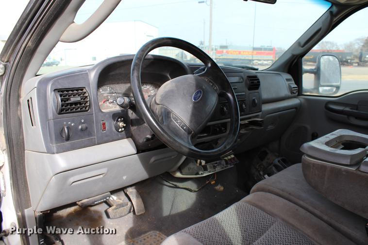 image for item DB6621 2007 Ford F350 Super Duty Crew Cab flatbed pickup truck