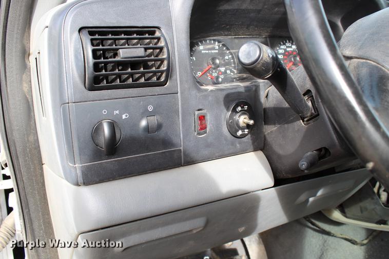 image for item DB6621 2007 Ford F350 Super Duty Crew Cab flatbed pickup truck