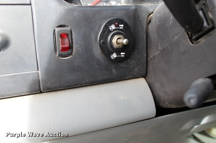 image for item DB6621 2007 Ford F350 Super Duty Crew Cab flatbed pickup truck