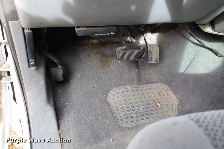 image for item DB6621 2007 Ford F350 Super Duty Crew Cab flatbed pickup truck