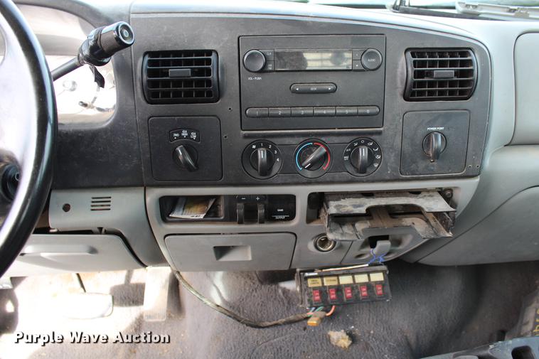 image for item DB6621 2007 Ford F350 Super Duty Crew Cab flatbed pickup truck