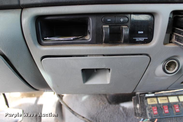 image for item DB6621 2007 Ford F350 Super Duty Crew Cab flatbed pickup truck