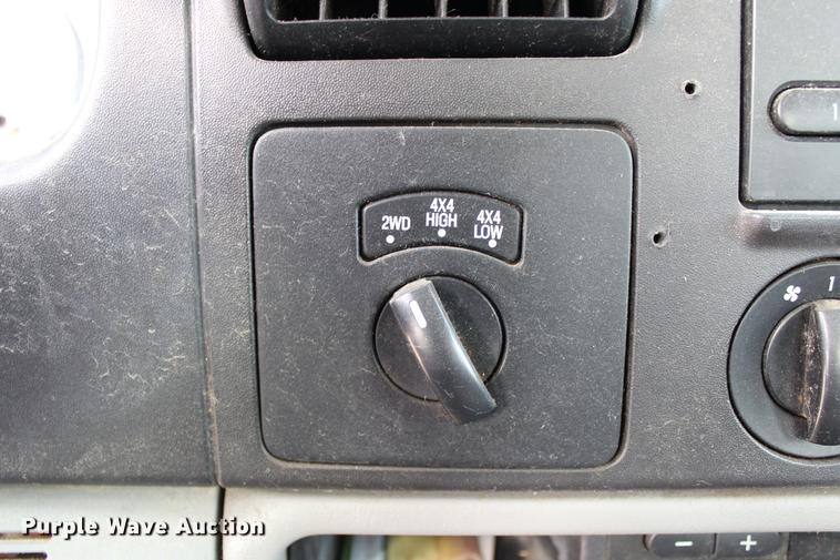 image for item DB6621 2007 Ford F350 Super Duty Crew Cab flatbed pickup truck