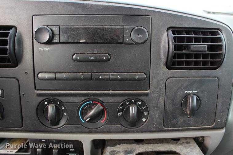 image for item DB6621 2007 Ford F350 Super Duty Crew Cab flatbed pickup truck