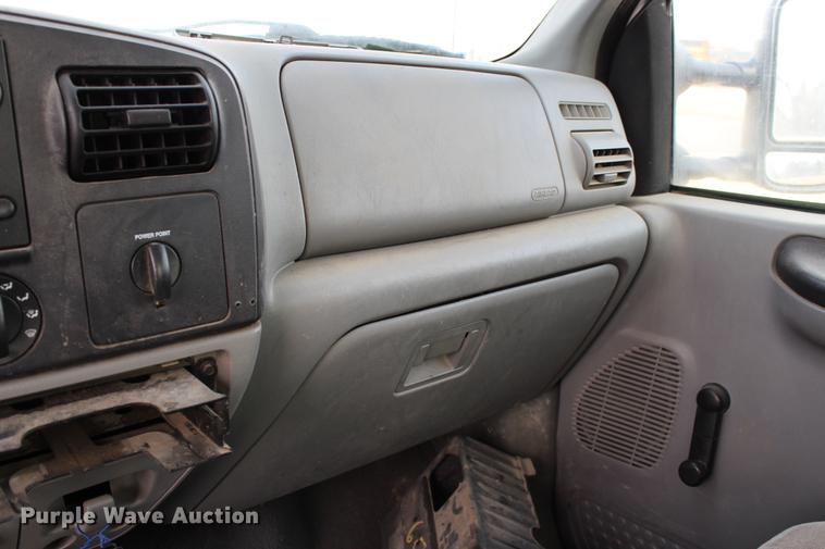 image for item DB6621 2007 Ford F350 Super Duty Crew Cab flatbed pickup truck