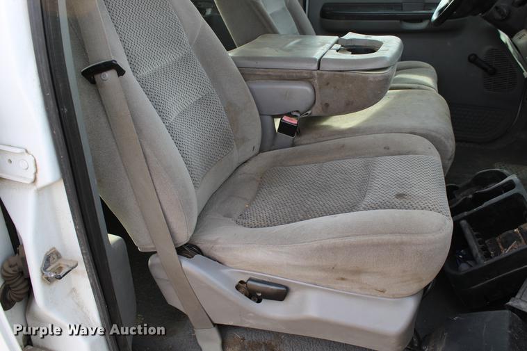 image for item DB6621 2007 Ford F350 Super Duty Crew Cab flatbed pickup truck