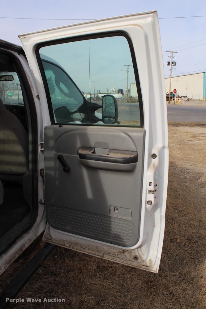 image for item DB6621 2007 Ford F350 Super Duty Crew Cab flatbed pickup truck