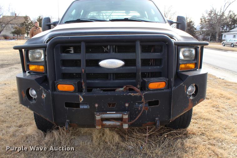 image for item DB6621 2007 Ford F350 Super Duty Crew Cab flatbed pickup truck