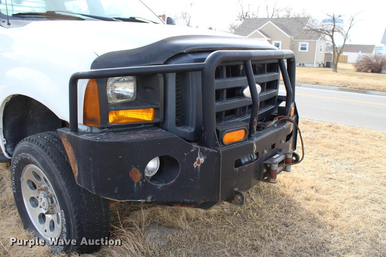 image for item DB6621 2007 Ford F350 Super Duty Crew Cab flatbed pickup truck