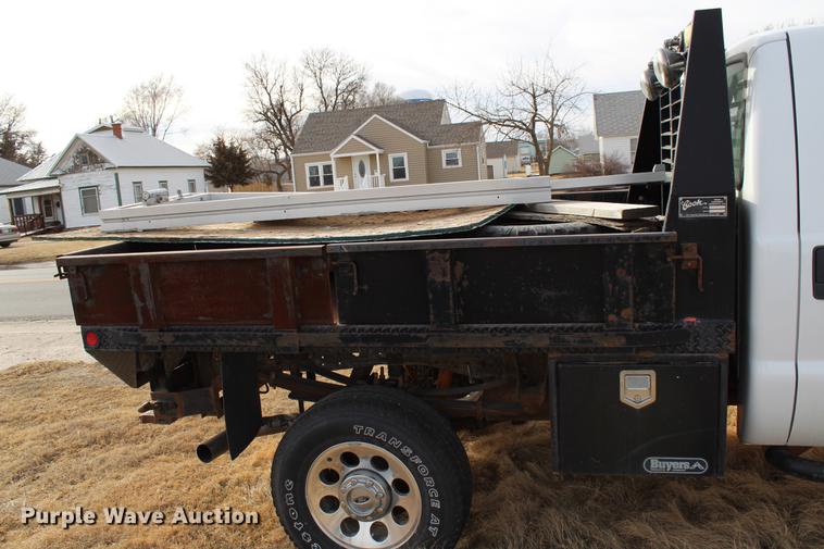 image for item DB6621 2007 Ford F350 Super Duty Crew Cab flatbed pickup truck