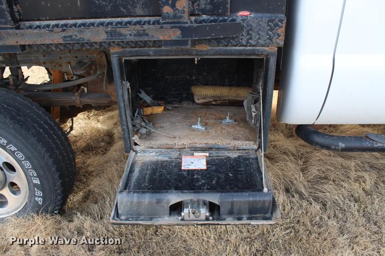 image for item DB6621 2007 Ford F350 Super Duty Crew Cab flatbed pickup truck