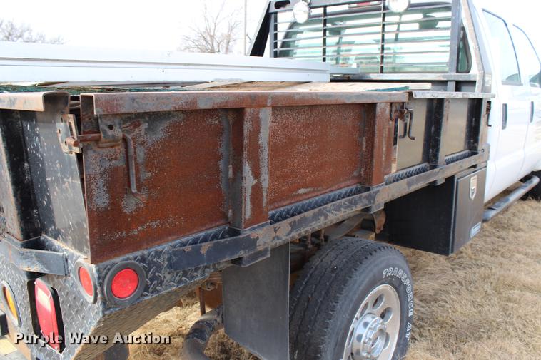 image for item DB6621 2007 Ford F350 Super Duty Crew Cab flatbed pickup truck