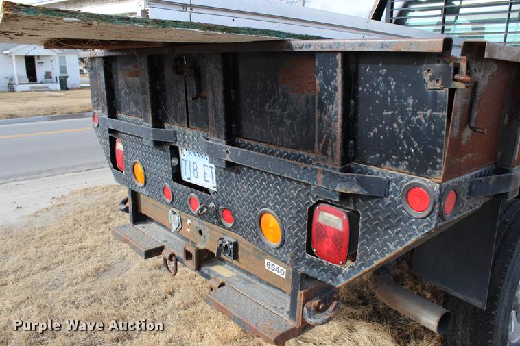 image for item DB6621 2007 Ford F350 Super Duty Crew Cab flatbed pickup truck