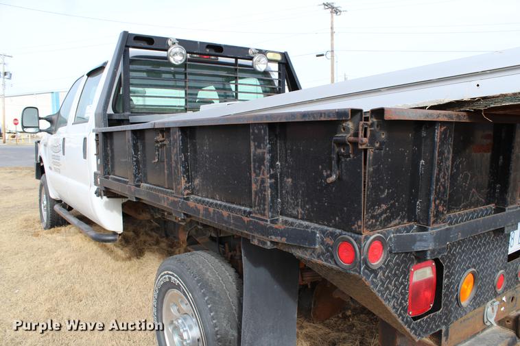 image for item DB6621 2007 Ford F350 Super Duty Crew Cab flatbed pickup truck