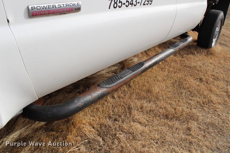 image for item DB6621 2007 Ford F350 Super Duty Crew Cab flatbed pickup truck