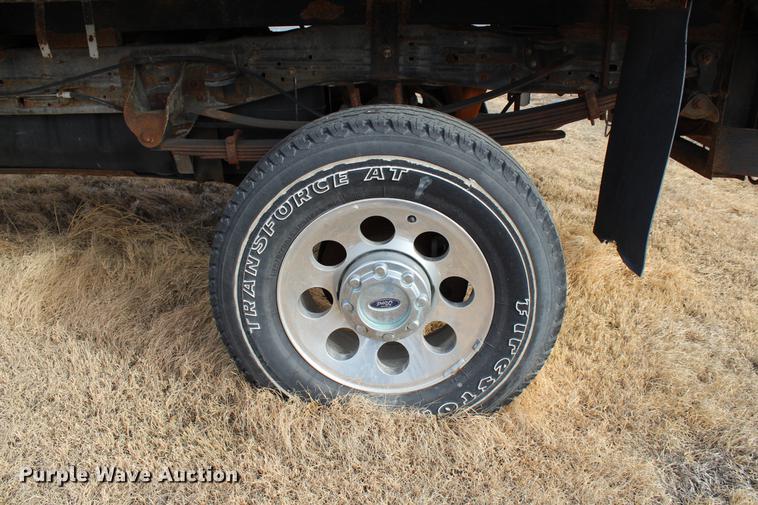 image for item DB6621 2007 Ford F350 Super Duty Crew Cab flatbed pickup truck