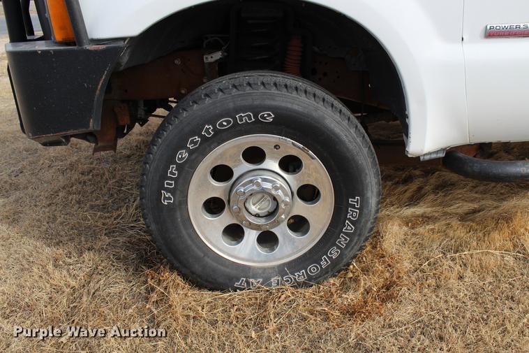 image for item DB6621 2007 Ford F350 Super Duty Crew Cab flatbed pickup truck