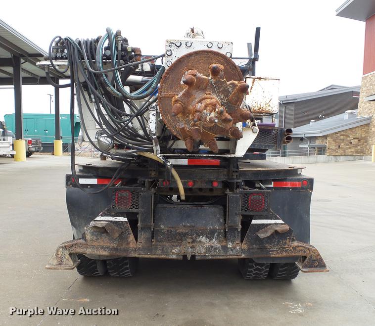 image for item DB7306 2002 International 7400 derrick digger truck