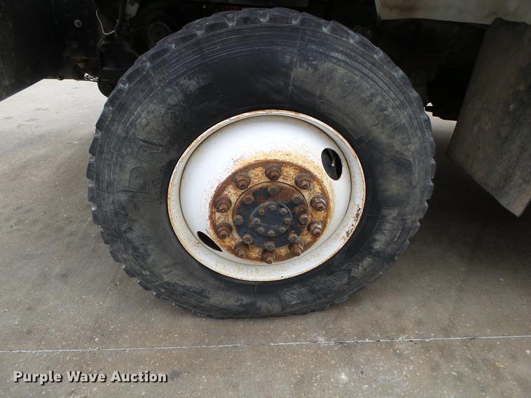 image for item DB7306 2002 International 7400 derrick digger truck