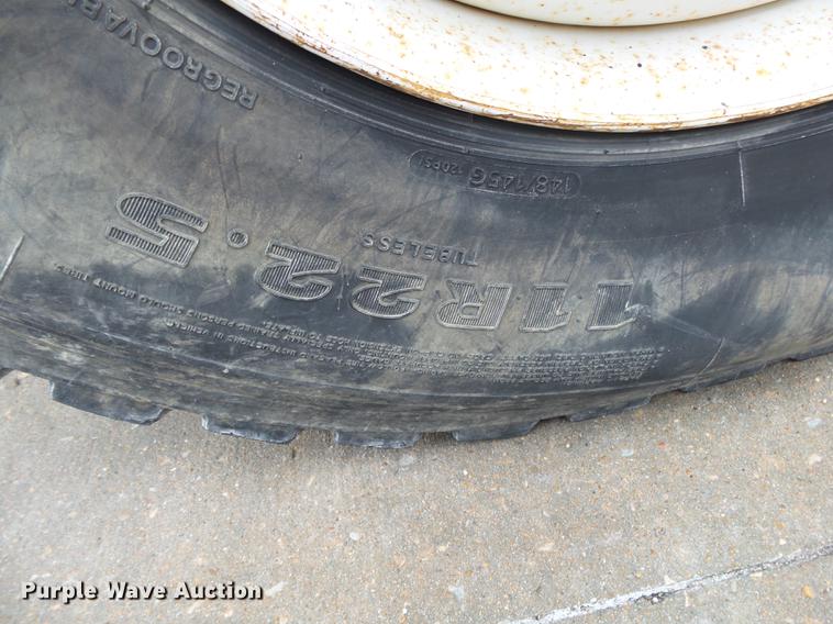 image for item DB7306 2002 International 7400 derrick digger truck